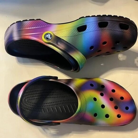 Crocs Tye Dye Women 12/Men 10 NWOT - Picture 3 of 3